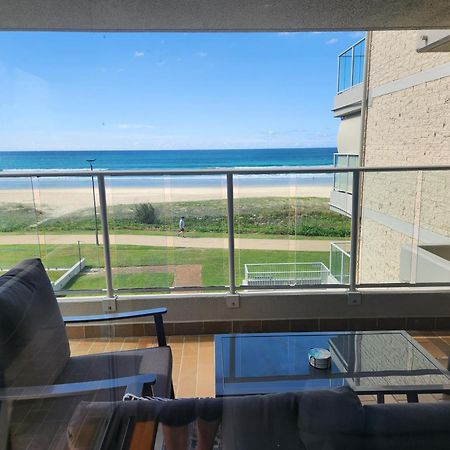Pacific Surf Absolute Beachfront Apartments Gold Coast Exterior photo