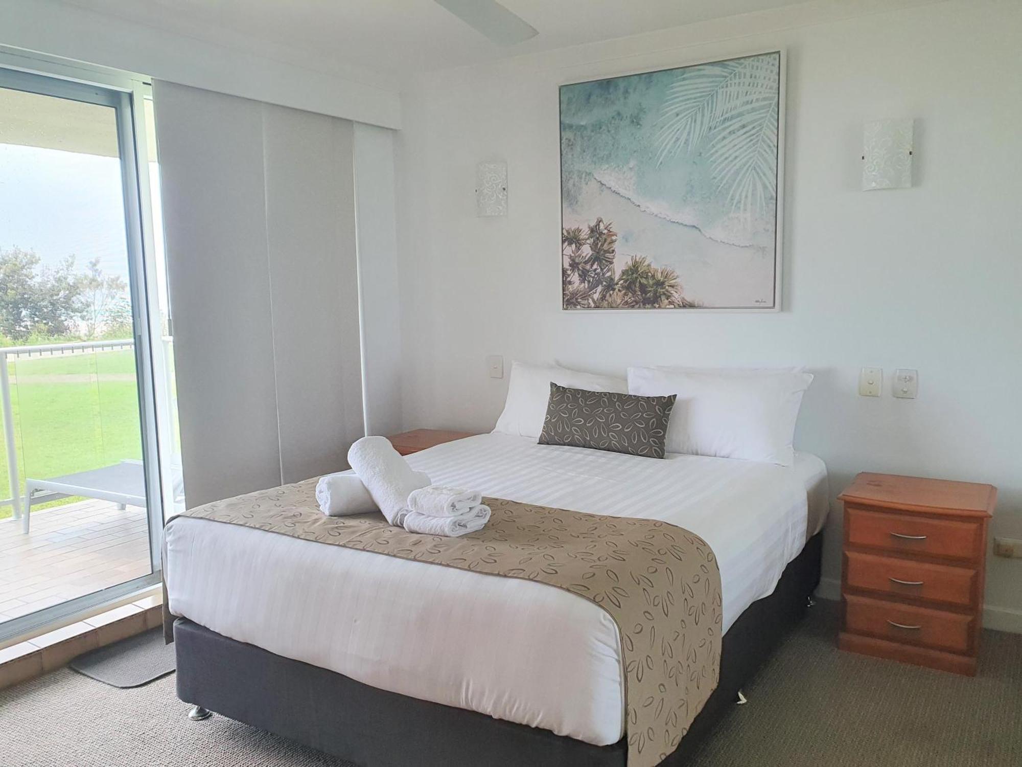 Pacific Surf Absolute Beachfront Apartments Gold Coast Exterior photo