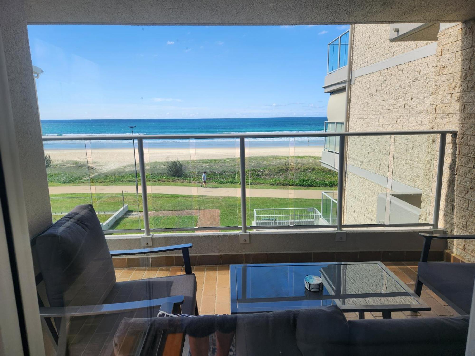 Pacific Surf Absolute Beachfront Apartments Gold Coast Exterior photo