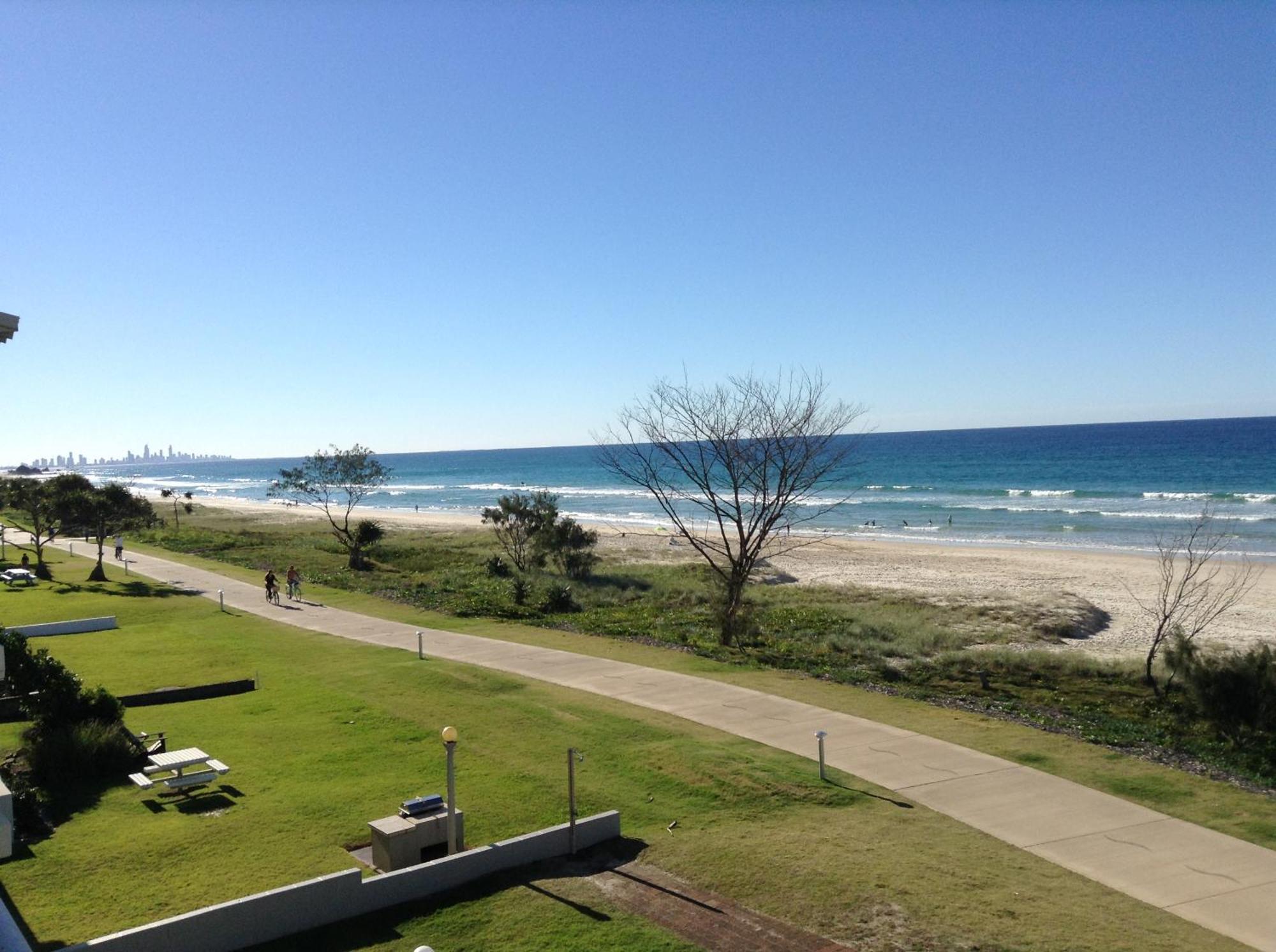 Pacific Surf Absolute Beachfront Apartments Gold Coast Exterior photo