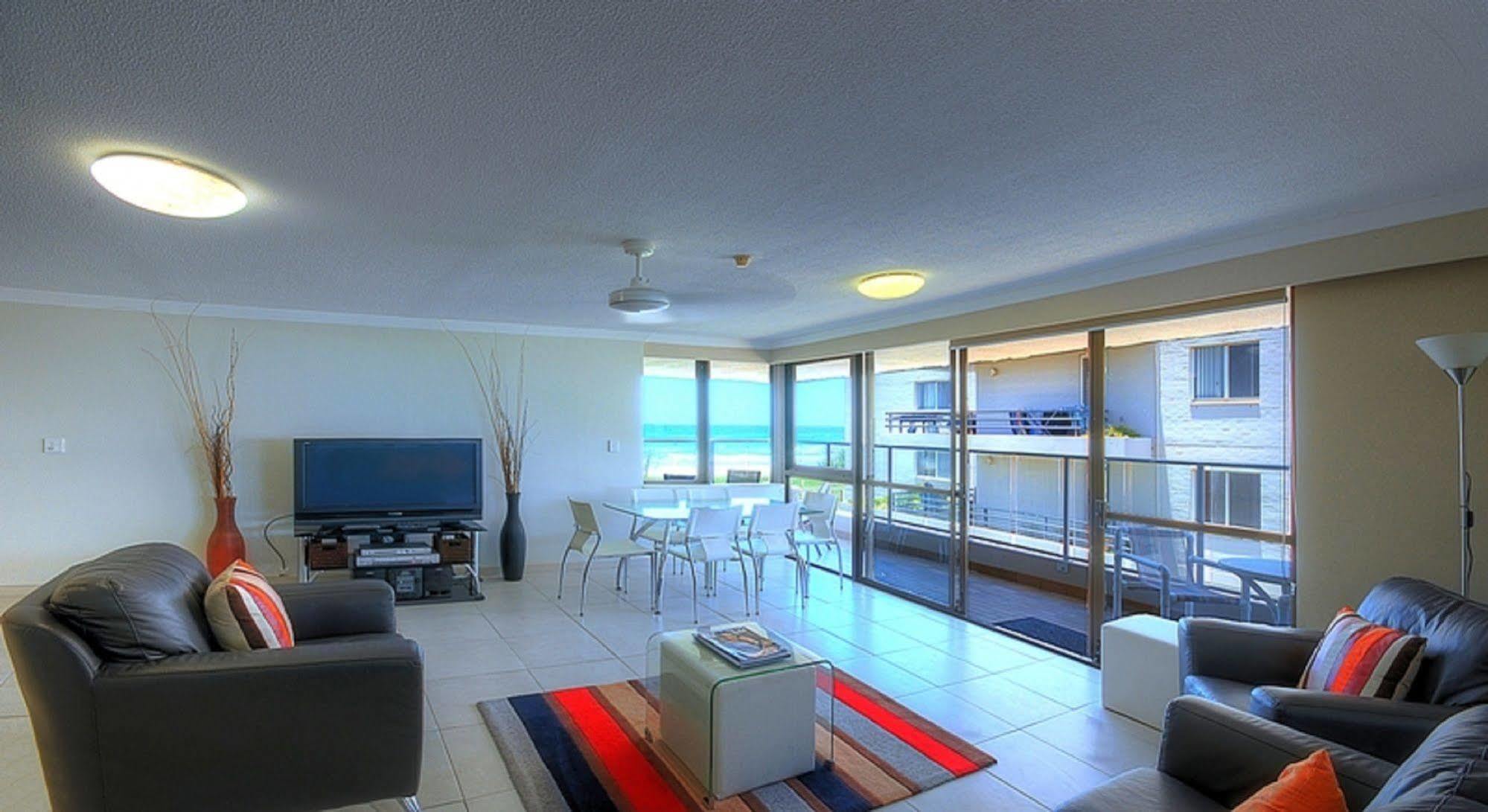 Pacific Surf Absolute Beachfront Apartments Gold Coast Exterior photo